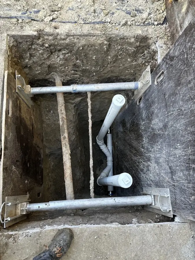 Experienced plumber completing Drain Cleaning work in Munroe Falls